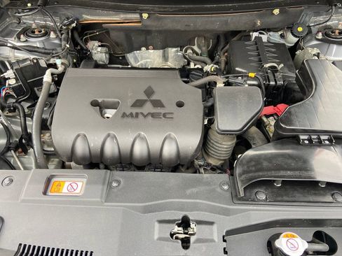 Used 2017 Mitsubishi Outlander SEL image 10