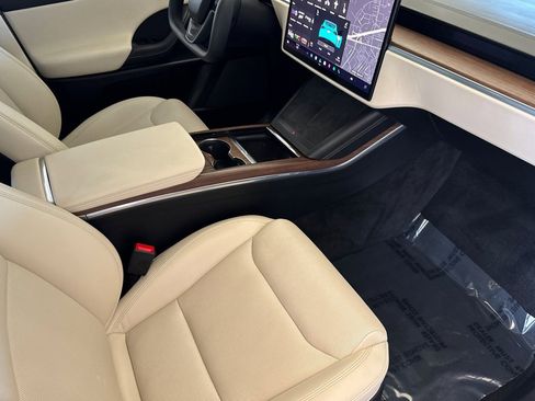 Used 2022 Tesla Model X Base image 16