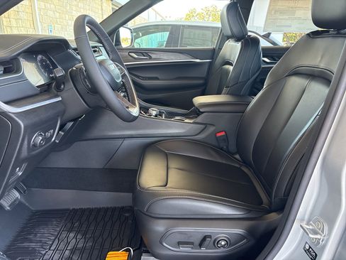 New 2025 Jeep Grand Cherokee L Limited w/ Trailer Tow Package image 11