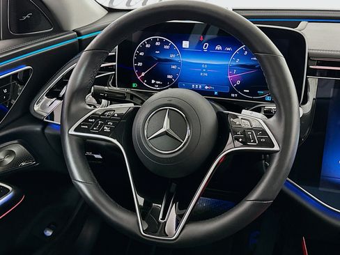 Used 2024 Mercedes-Benz E 350 4MATIC Sedan w/ Airmatic Package image 8