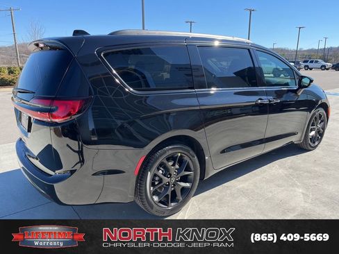 New 2026 Chrysler Pacifica Select image 19