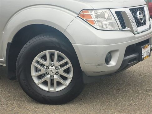 Used 2017 Nissan Frontier SV image 9