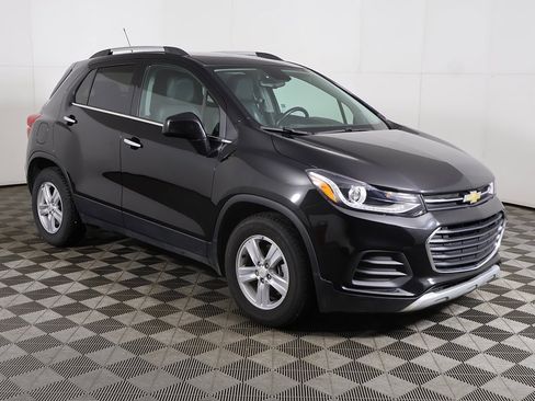 Used 2020 Chevrolet Trax LT w/ LT Convenience Package image 43