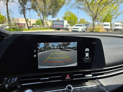 Used 2023 Hyundai Elantra Limited image 30