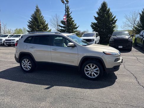 Used 2015 Jeep Cherokee Limited w/ Luxury Group AWD/4WD image 5