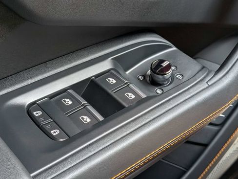 Used 2024 Lamborghini Urus S AWD/4WD image 34