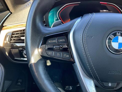 Used 2022 BMW 530i xDrive w/ Premium Package image 21