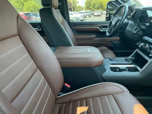 Used 2024 GMC Sierra 2500 Denali Ultimate w/ Max Trailering Package AWD/4WD image 3