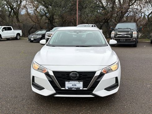 Used 2022 Nissan Sentra SV image 2