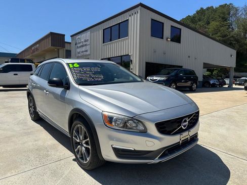Used 2016 Volvo V60 T5 Cross Country image 1