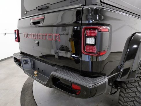 Used 2022 Jeep Gladiator Overland AWD/4WD image 37