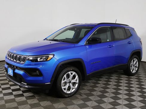 Used 2025 Jeep Compass Latitude AWD/4WD image 7