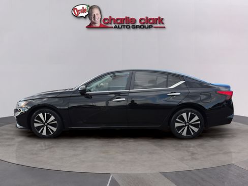 Used 2021 Nissan Altima 2.5 SV FWD image 3