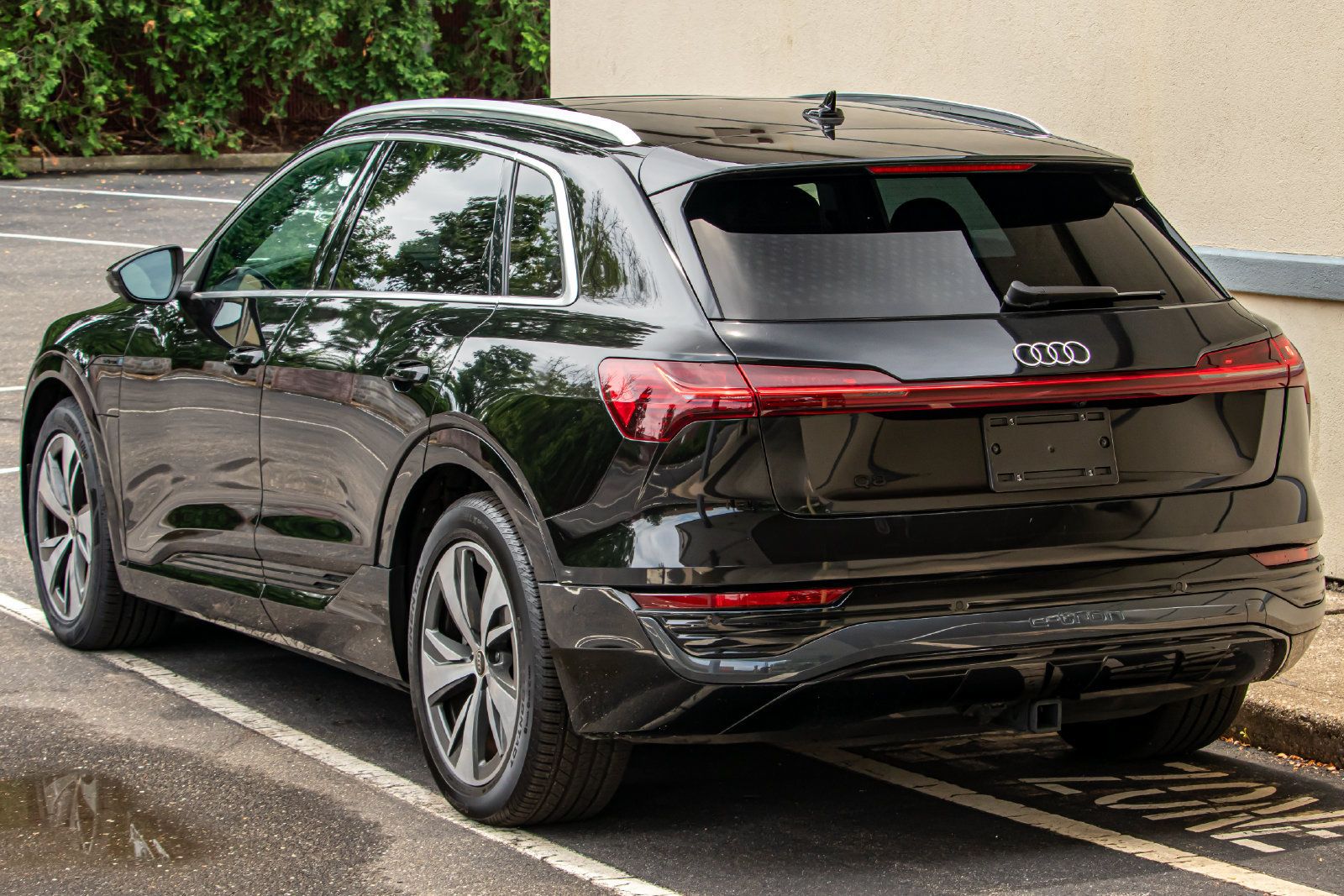 Used 2024 Audi Q8 e-tron Premium Plus w/ Premium Plus Package AWD/4WD image 3