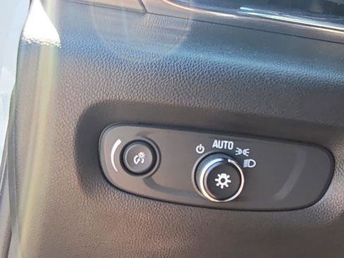 Used 2023 Chevrolet Traverse LT FWD image 17