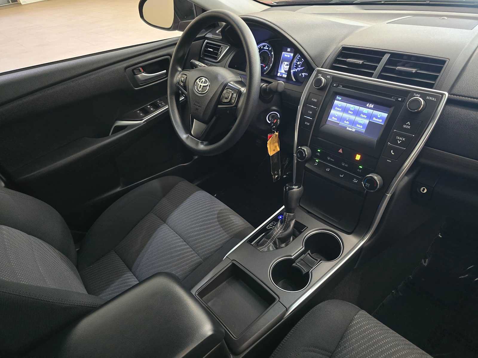Used 2017 Toyota Camry LE FWD image 28