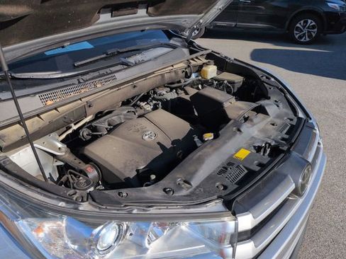 Used 2017 Toyota Highlander XLE image 39