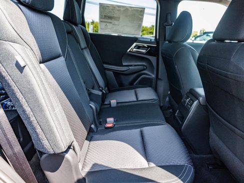 New 2025 Mitsubishi Outlander ES image 19