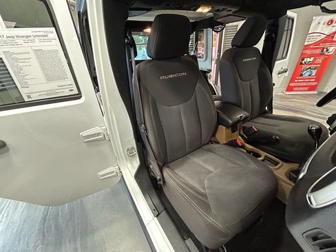 Used 2017 Jeep Wrangler Unlimited Rubicon w/ Connectivity Group AWD/4WD image 4