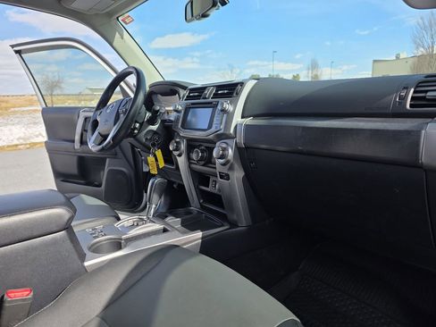 Used 2019 Toyota 4Runner SR5 Premium image 15