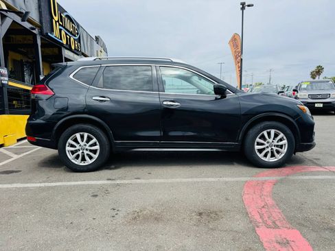 Used 2017 Nissan Rogue SV FWD image 4