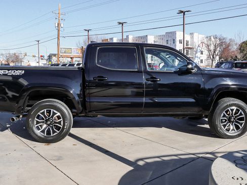 Used 2023 Toyota Tacoma TRD Sport image 9