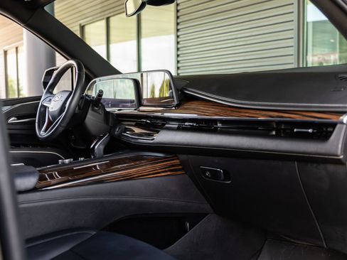 Used 2024 Cadillac Escalade Luxury RWD image 41