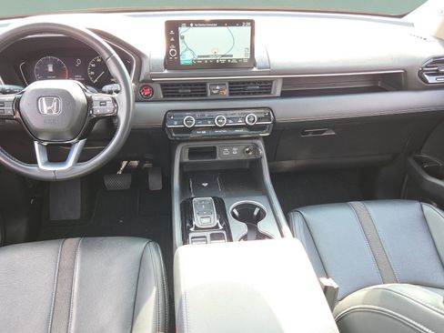 Used 2024 Honda Pilot Touring image 16