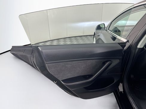 Used 2018 Tesla Model 3 Long Range image 24