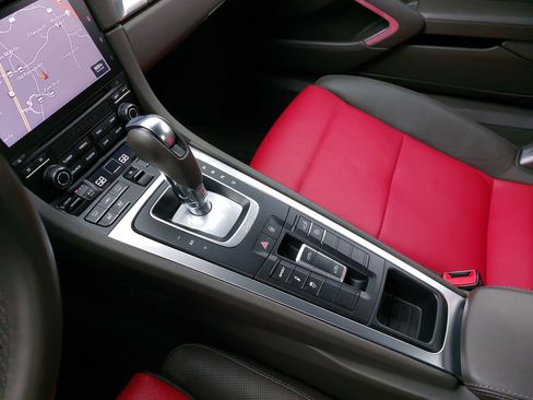 Certified 2019 Porsche 911 Targa 4S image 24