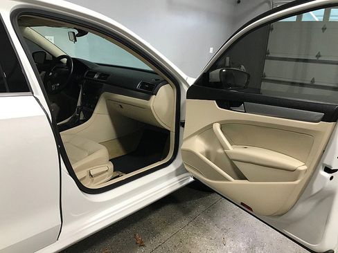 Used 2015 Volkswagen Passat 1.8T Limited Edition image 18