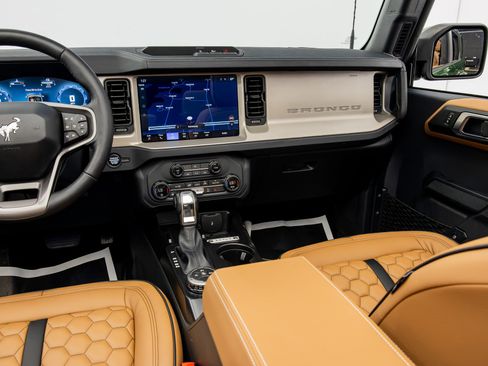 Used 2025 Ford Bronco Outer Banks AWD/4WD image 41