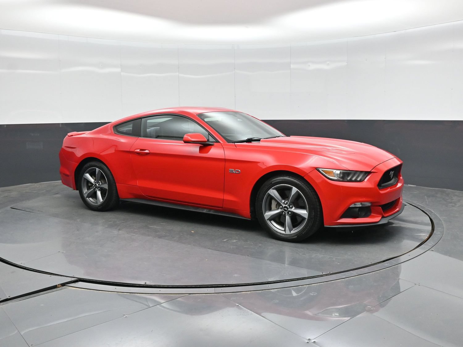 Used 2015 Ford Mustang GT RWD image 10