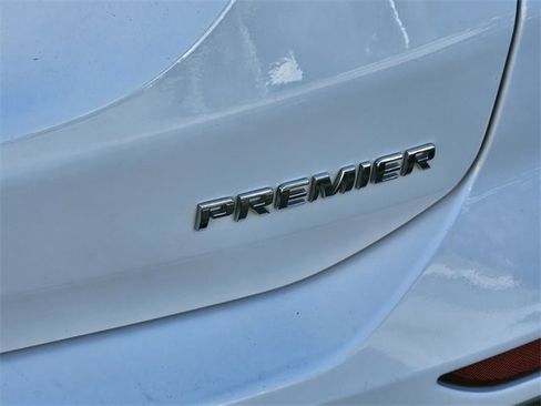Used 2020 Chevrolet Equinox Premier image 11