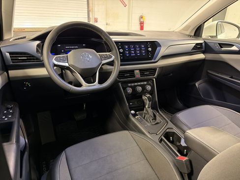 Used 2023 Volkswagen Taos SE w/ Panoramic Sunroof Package FWD image 29