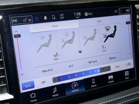 Used 2024 Chrysler Pacifica Touring-L image 4