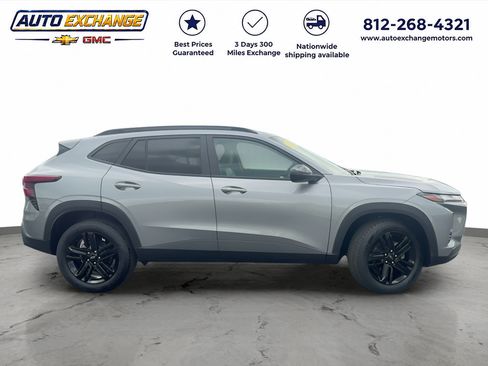 Used 2025 Chevrolet Trax ACTIV w/ Driver Confidence Package FWD image 2