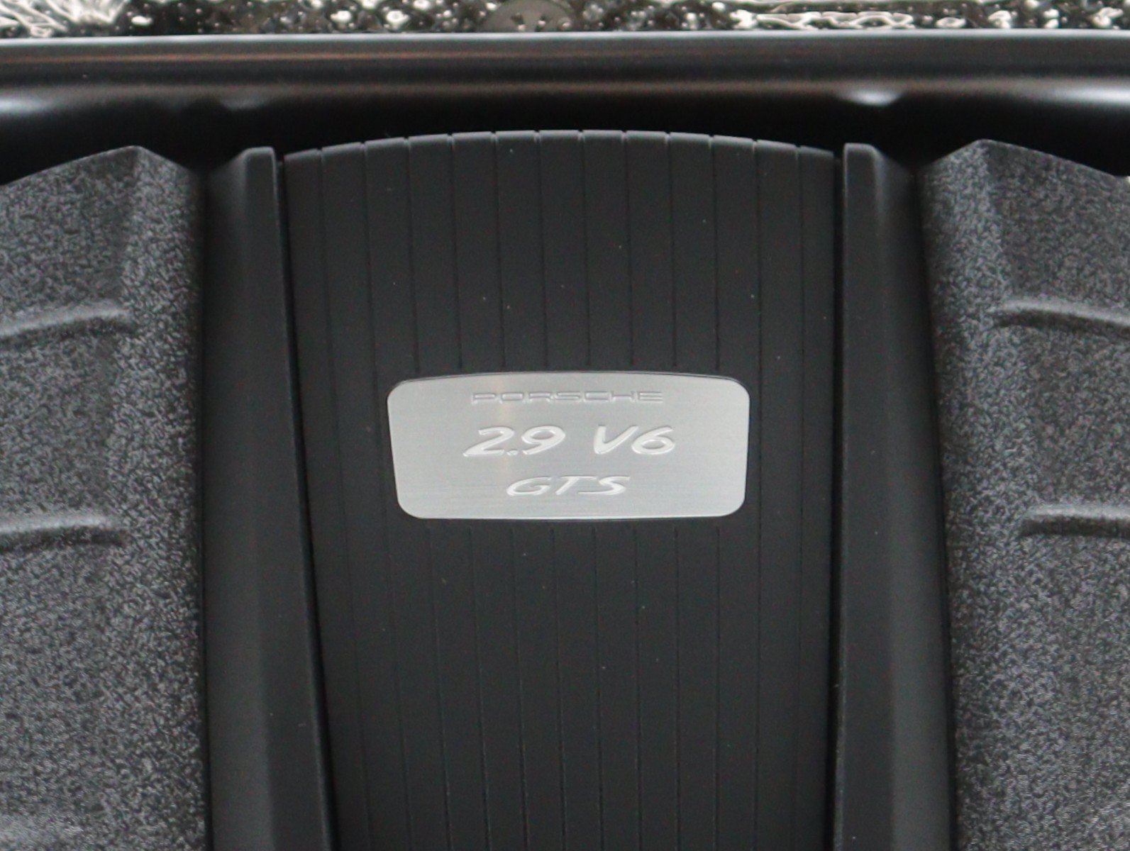 Certified 2025 Porsche Macan GTS AWD/4WD image 23