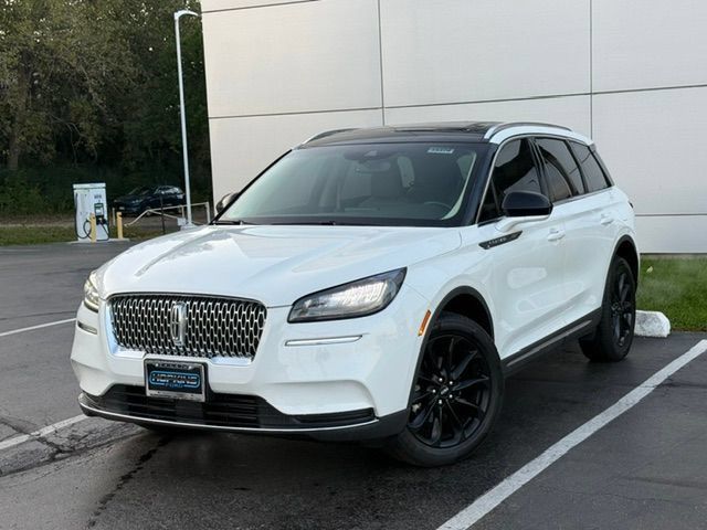 Used 2022 Lincoln Corsair AWD w/ Premium Package image 2