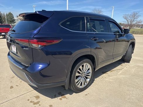 Certified 2025 Toyota Highlander Platinum AWD/4WD image 3
