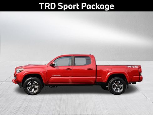 Used 2017 Toyota Tacoma TRD Sport w/ Tow Package AWD/4WD image 5