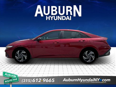 New 2025 Hyundai Elantra SEL FWD image 3