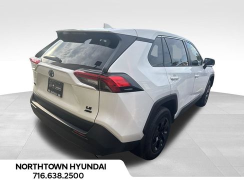 Used 2023 Toyota RAV4 LE AWD/4WD image 5