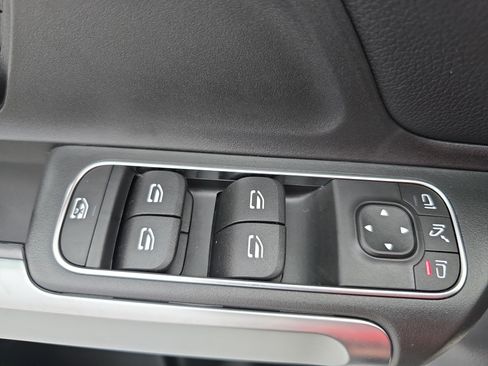 New 2025 Mercedes-Benz GLB 250 image 27