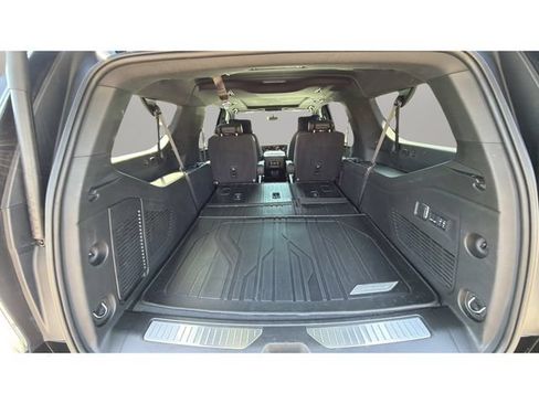 Used 2025 Chevrolet Suburban High Country AWD/4WD image 36