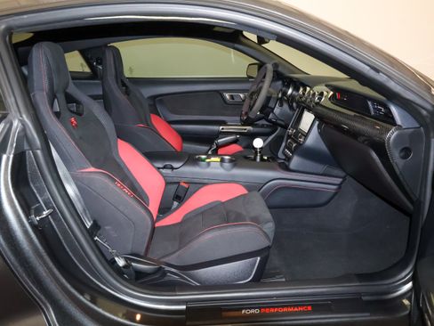 Used 2019 Ford Mustang Shelby GT350R w/ GT350R Equipment Group 920A RWD image 46