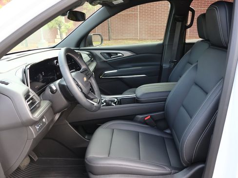 New 2026 Chevrolet Traverse LT w/ LPO, Floor Liner Package FWD image 9