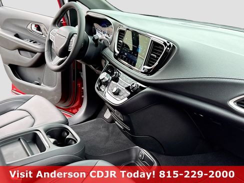New 2027 Chrysler Pacifica Select FWD image 5