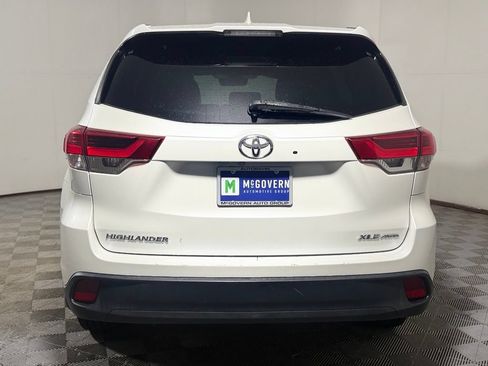 Used 2018 Toyota Highlander XLE AWD/4WD image 5
