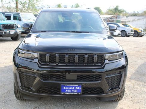 New 2026 Jeep Grand Cherokee Altitude image 2